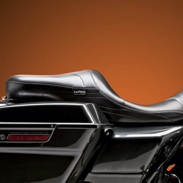 LE PERA SORRENTO STITCH 2-UP SEAT HARLEY TOURING 08-21 WITH PYO/BAGGER NATION GAS TANK - SIDE