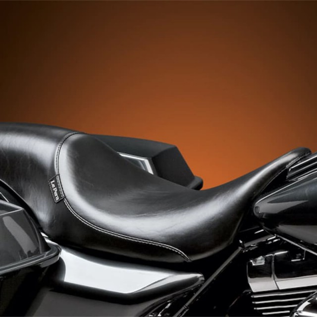 LE PERA SILHOUETTE SMOOTH SEAT HARLEY TOURING 08-21 WITH PYO/BAGGER NATION GAS TANK